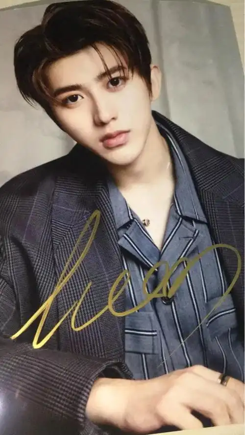 来一波蔡徐坤签名照需要的小伙伴们快来收藏哦