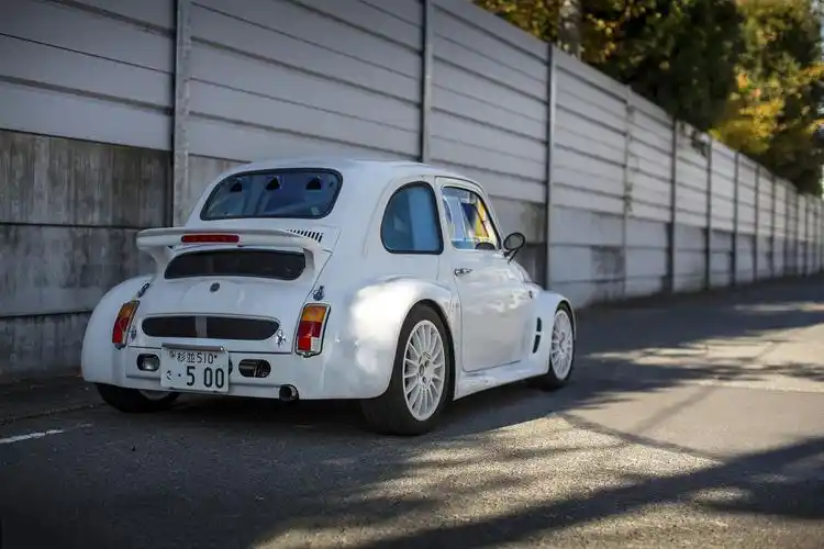 萌萌的可爱噩梦菲亚特500暴力改装实例