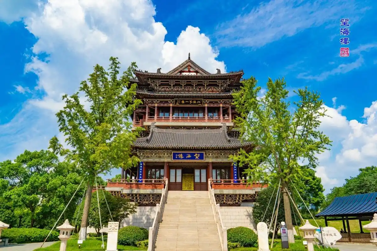 位于泰州凤城河风景区(4a级)内,初建于南宋绍定二年,被誉为"江淮第一