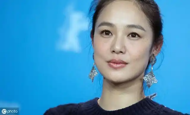 姜文的老婆——周韵个人相册,比姜文小15岁