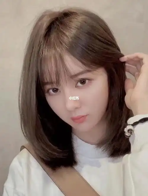 最近流行的改良版锁骨发!低层次简单好打理!显气质款发型!