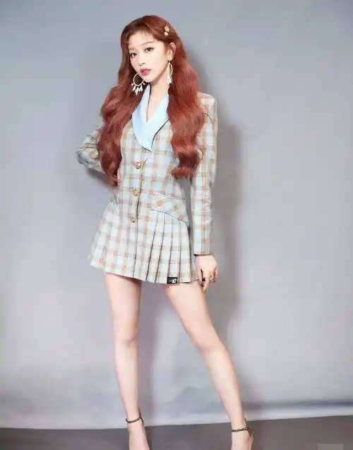 159的鞠婧祎,与168的孔雪儿撞衫,鞋子穿对了,才显身材_衣服_身高_效果