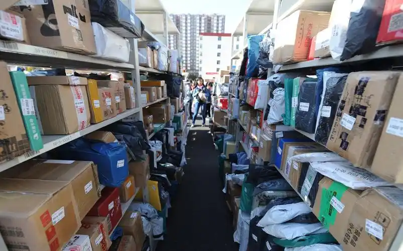 惊人!双11大学生排出长蛇阵等号取快递,校园快递站年入百万