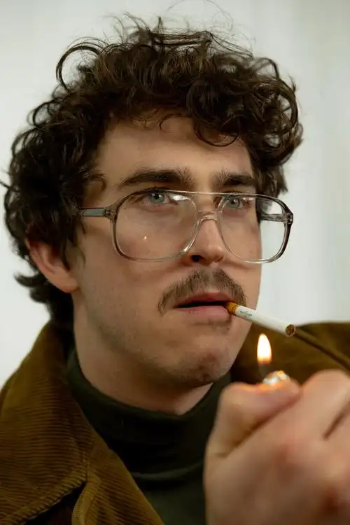 沧桑男人伤感吸烟图片,高清图片