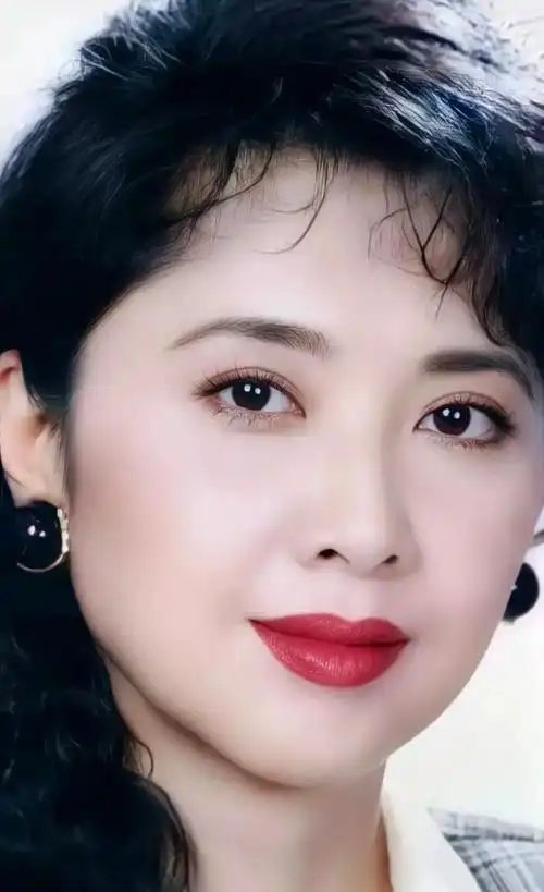 高贵优雅的朱琳楚楚动人温婉秀丽的写真照