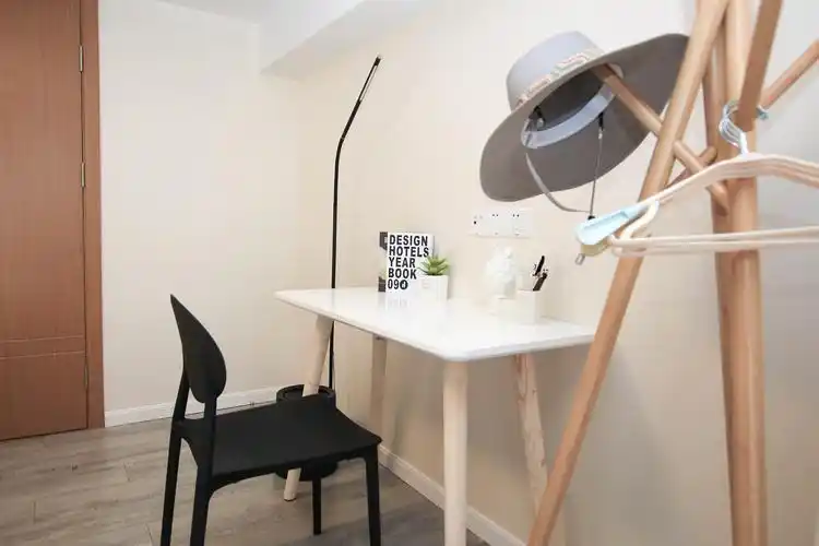 65㎡北欧风二居装修书桌设计