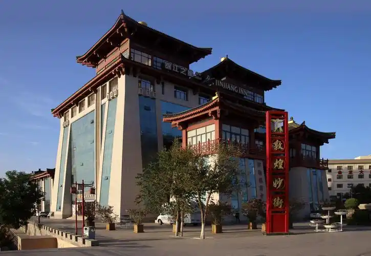 西北游(10)敦煌市区的黄昏,夜景