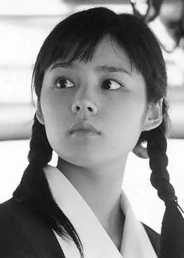 p>韩佳人(han ga in),本名"金贤珠",1982年2月25日出生于韩国首尔市