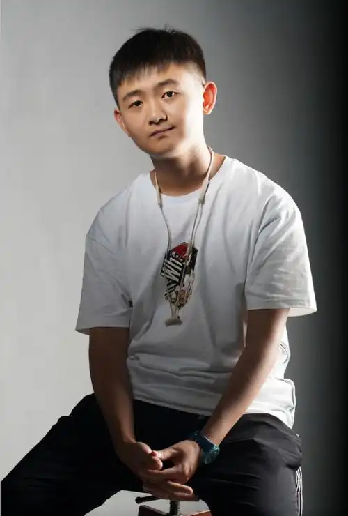 忧伤弟罗炼羽简介罗炼羽现在的照片