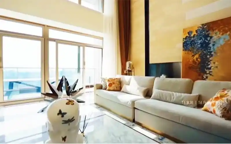 带您一起感受汤臣一品顶楼复式764平客厅挑高66米租金25万月