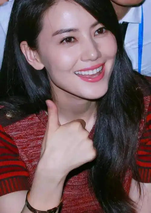 40 的女明星殷桃宛若少女 高圆圆温婉大气 董璇更是掌握了冻龄秘籍