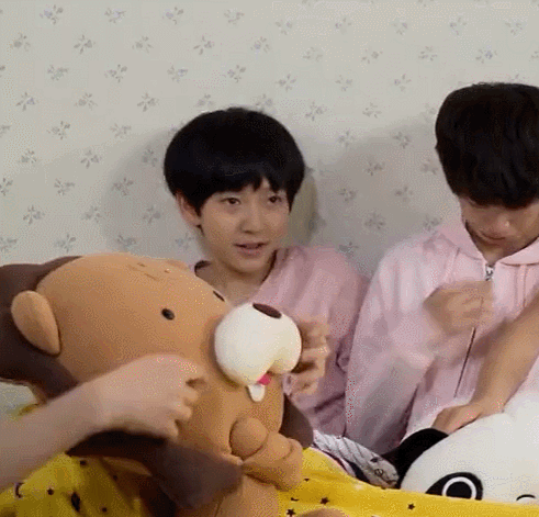 小时候的贺峻霖真可爱