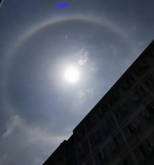 成都日晕  #日晕  #成都第一次没拍到,今天上厕所时听见宿舍阿姨在说