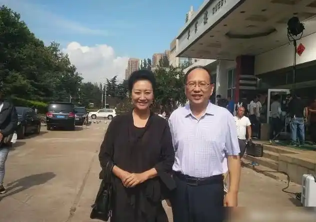 65岁王丽云罕晒近照面色暗沉皱纹多后腰肌不慎拉伤惹人怜