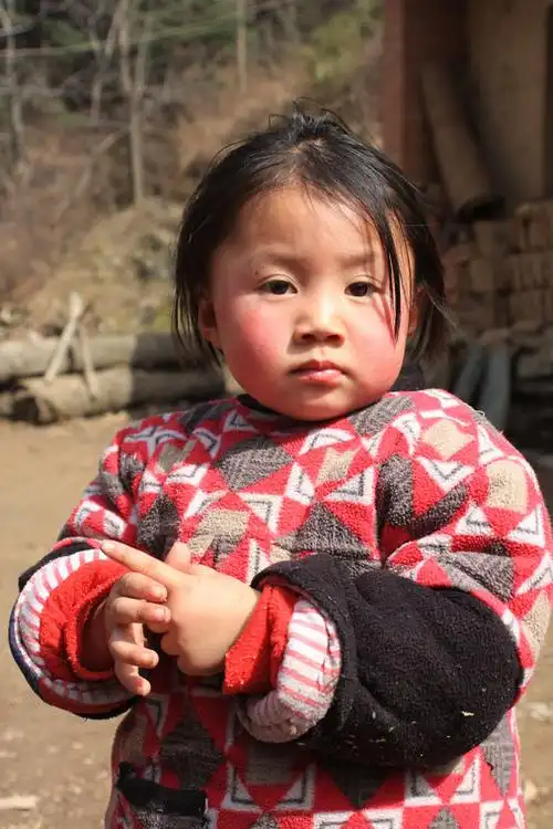 [原创] 山村小女孩