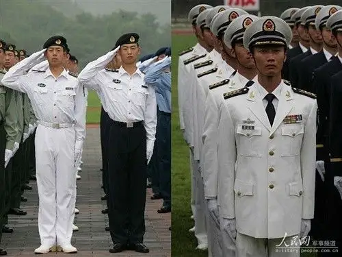 06年海军的夏常服是什么样的?