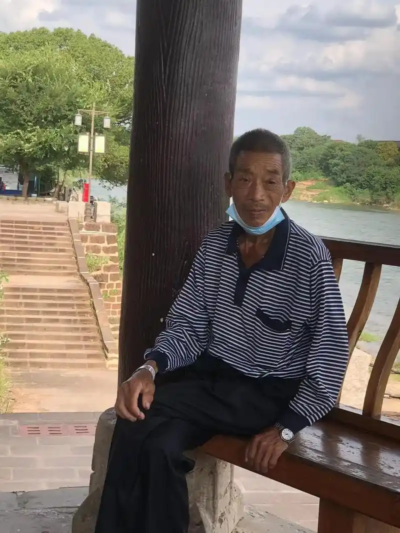 叫你爸爸已有24年,叫我自己亲爸爸才19年,你已超越了亲爸, - 抖音