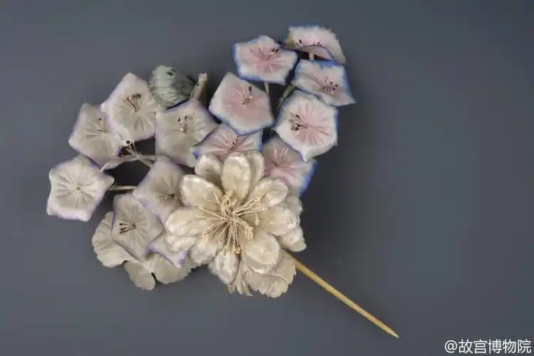 故宫博物院 华丽的绢头花