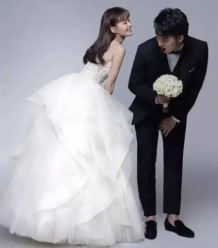 24岁于德豪结婚杜锋现场助阵她妻子的颜值与身材被球迷点赞