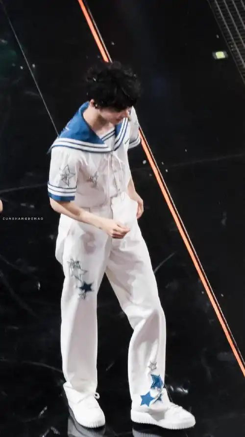 腿有辣么长!#马嘉祺压轴放狠话