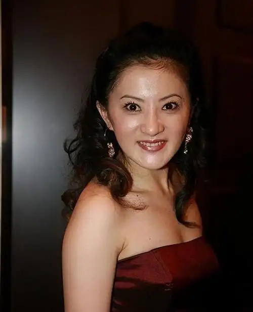 "小婉君"金铭现状:43岁未婚未育,单身住豪宅,俨然是人间清醒