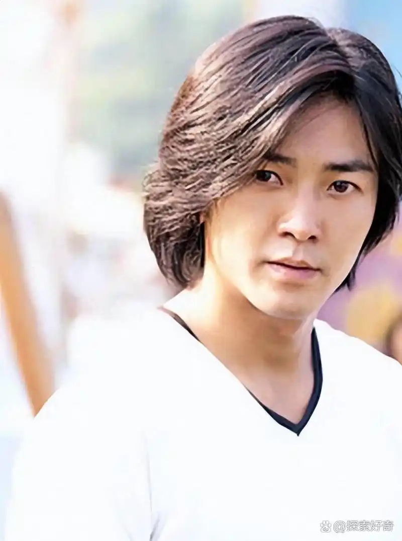 郑伊健:不只是演员 郑伊健早在出道时就是歌手,他的音乐作品令人惊叹