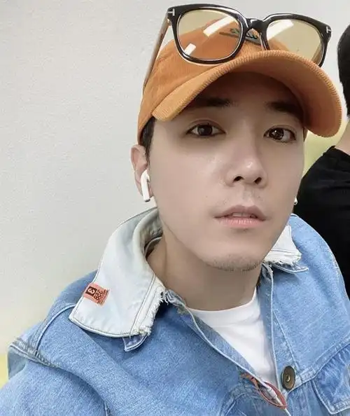 韩国人气乐团的主唱李洪基,不爽当兵休假被取消,说不补休就检举