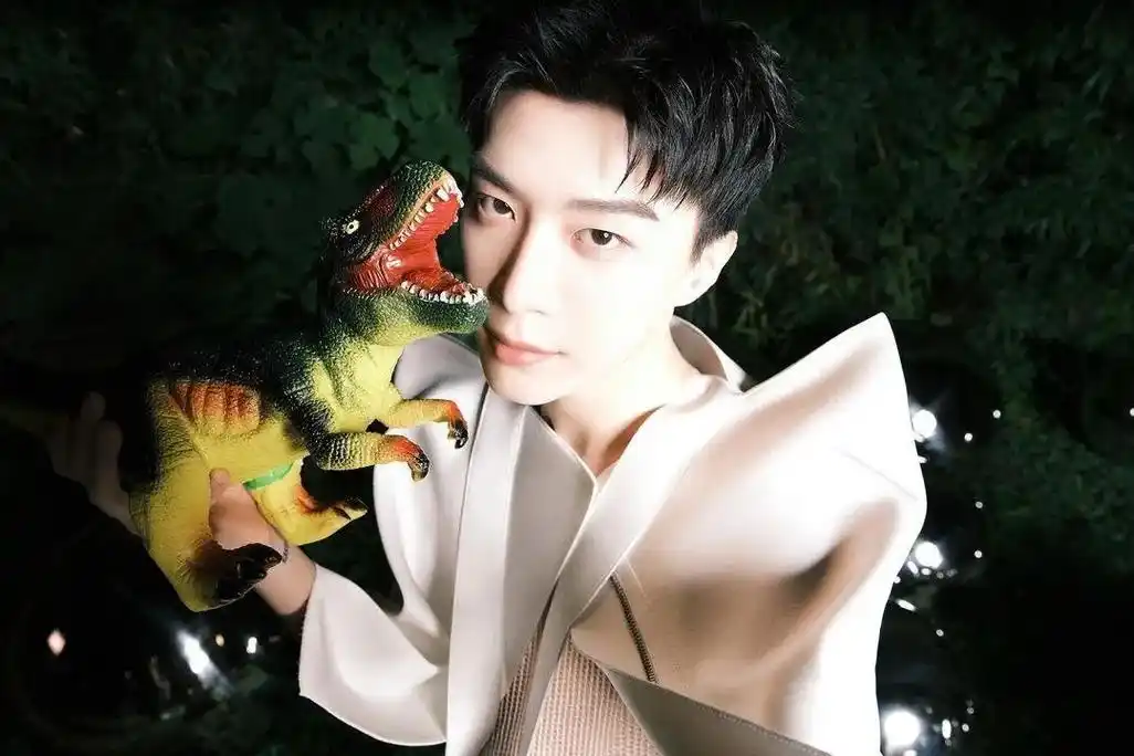 来看看那些年ins上的小丞#范丞丞#ins  - 抖音