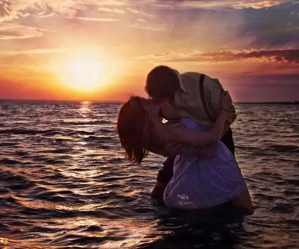 恩爱甜蜜的情侣