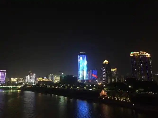 邕江夜景大变样,流光溢彩美如画,南宁人晚上赶紧去看一下