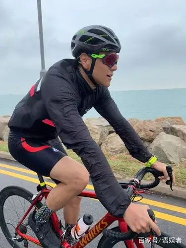 不同风格的彭于晏,网友:不一样的男神