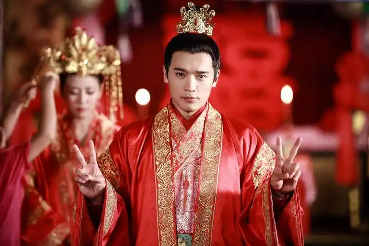 高云翔剪刀手剧照