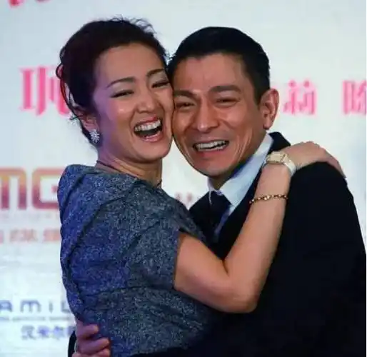 原创出道40年的刘德华有多厉害看看与他合影的女明星就知道了