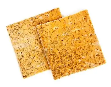 营养在白色背景上与面隔绝的薄饼干正方形铺设图片素材