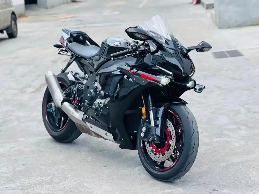 16年雅马哈r1.16年雅马哈r1,原版原灯,大量碳纤维,r - 抖音