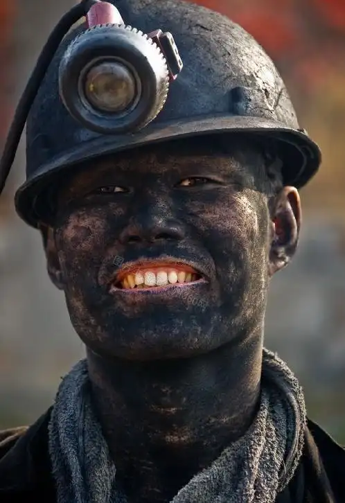 煤矿工人的生活其实可短暂了,罐一下一上,一天过去了,嚎~?