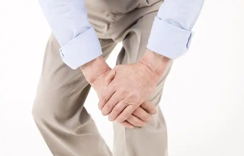 上下楼梯膝盖疼不妨试试这几个动作