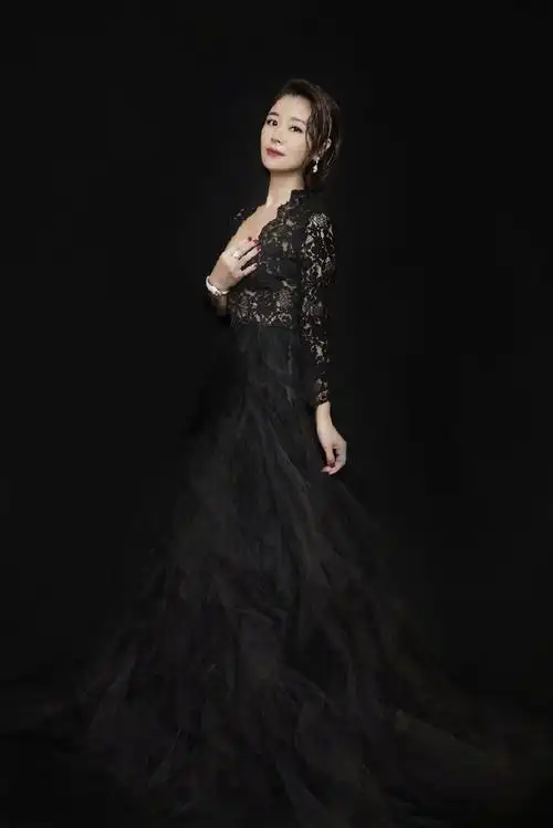 明星#女艺人林心如深v礼服性感魅力写真