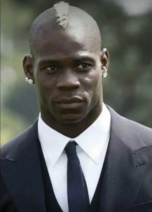 相比起篮球跑步等项目,为什么黑人在足球领域表现出来的身体素质优势