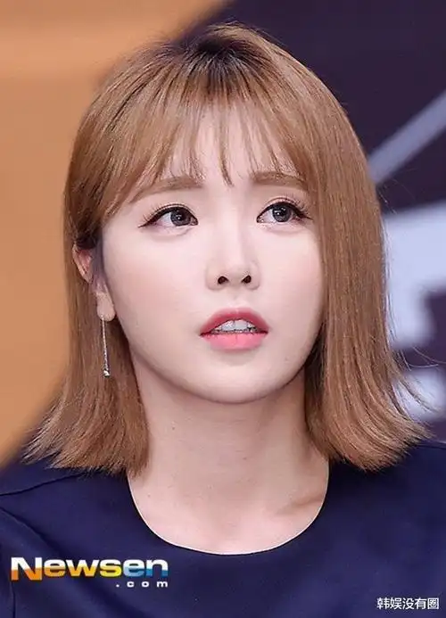 雪上加霜的是,朝鲜大学方面也在事件发酵后,传达了"洪真英论文初步