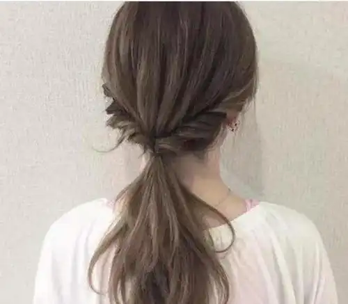 ol风格的女生发型扎发图片 蓬松范的ol发型超好看