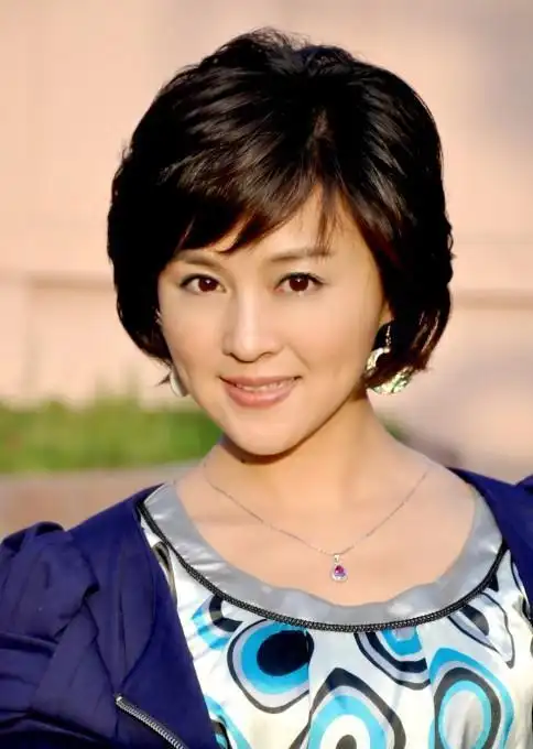 还记得还珠格格的明月彩霞吗 她们一个成董事长一个在打酱油(2)