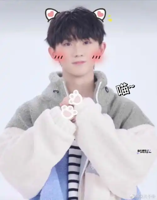 马嘉祺超话#时代少年团心动五连拍#马嘉祺心动五连拍嘟嘴 吐舌马哥不