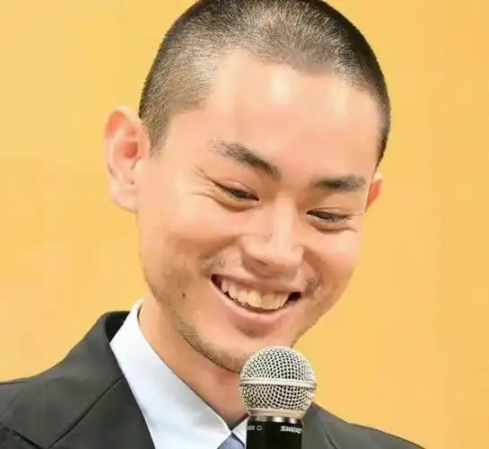 菅田将晖寸头发型##菅田将晖留长发吧