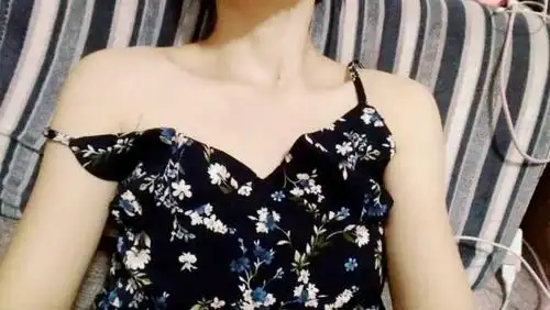 有一个平胸萌妹子作女朋友是种怎样的体验?