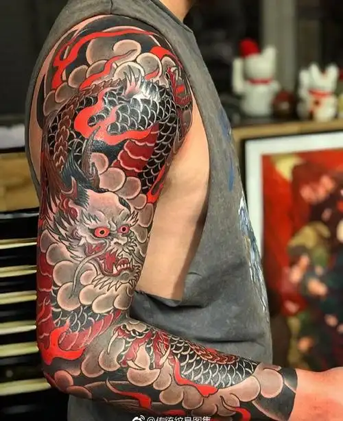 传统花臂霸气龙图案
