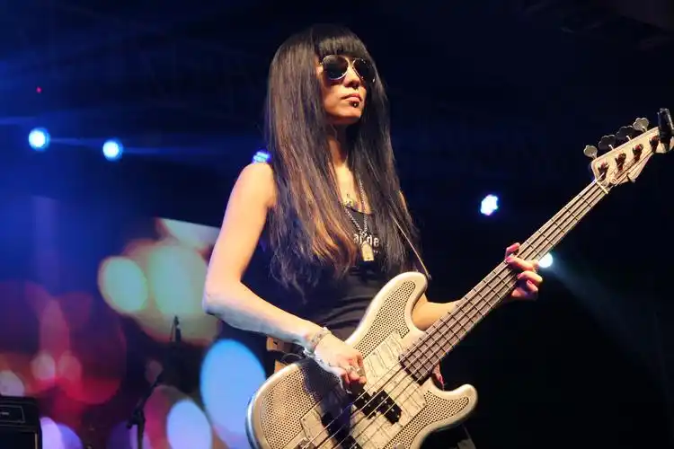 *** (乐队贝斯手:林那儿)