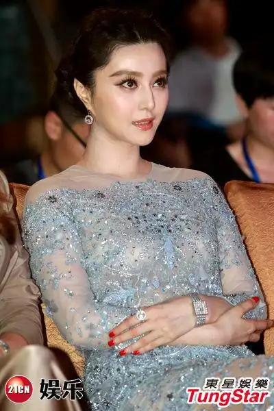 范冰冰性感透视装显魅惑 激吻女导赞其丰满