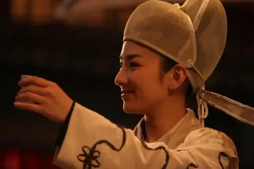 黄奕自曝爱穿男装 《十全九美》耍帅有绝招_技点网