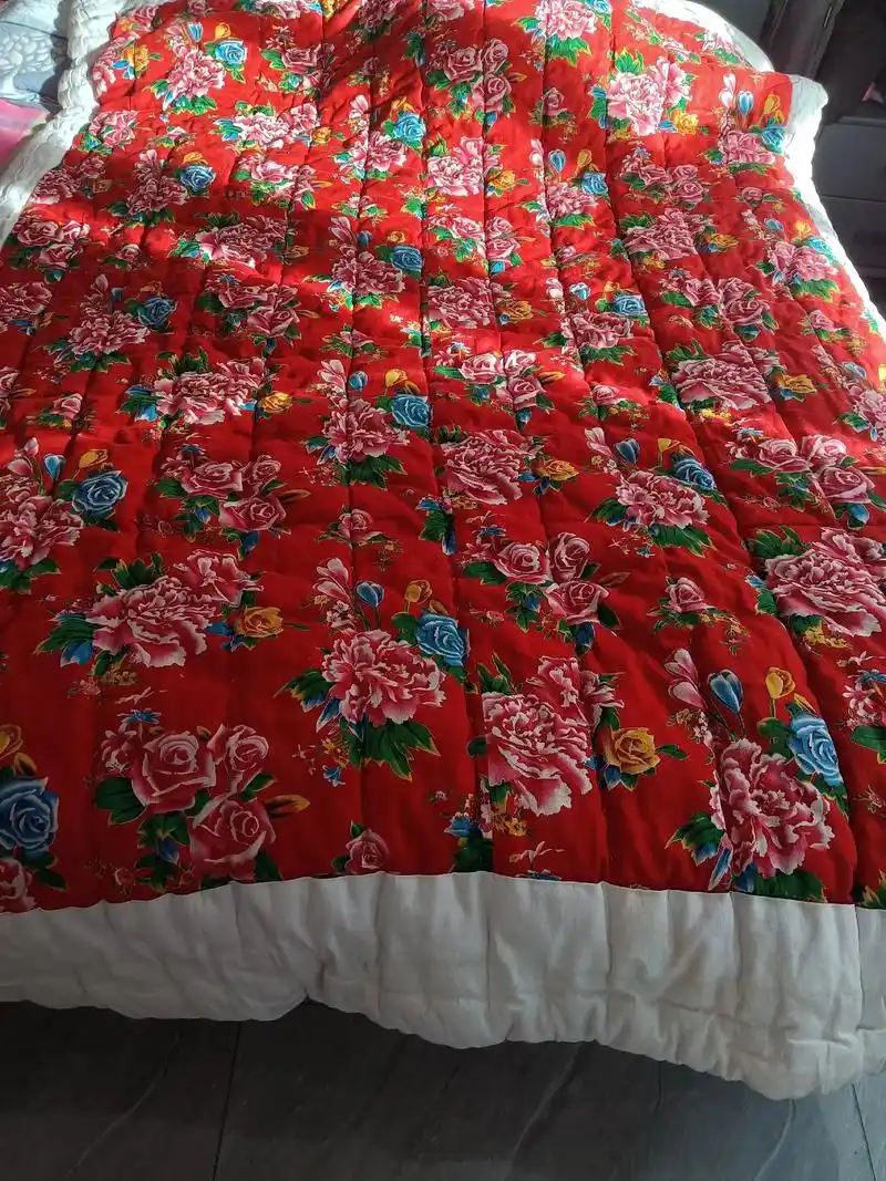 有这种大花被子的也不多了! - 抖音